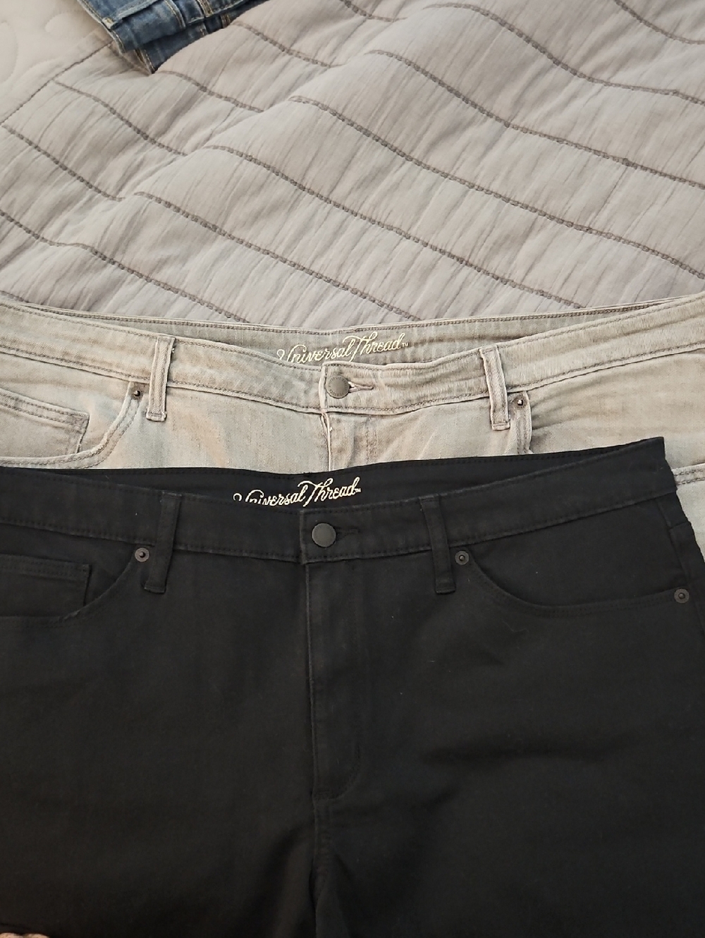 2 Pack Universal Thread Jeans in Black and Light Gray Wash Denim